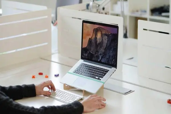 Bàn phím và touchpad