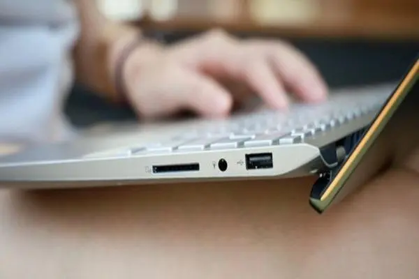 Chức năng của bản lề laptop