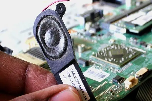 Khi nào cần dịch vụ sửa loa laptop bị rè?