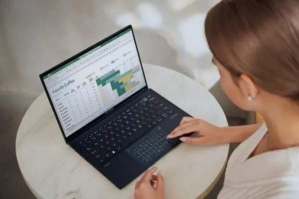 Kiểm tra các cổng kết nối và tính năng