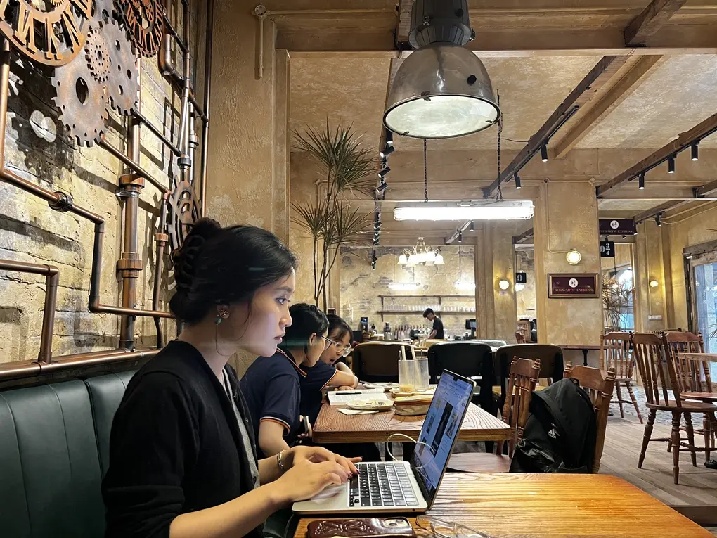 Quán cà phê là không gian làm việc