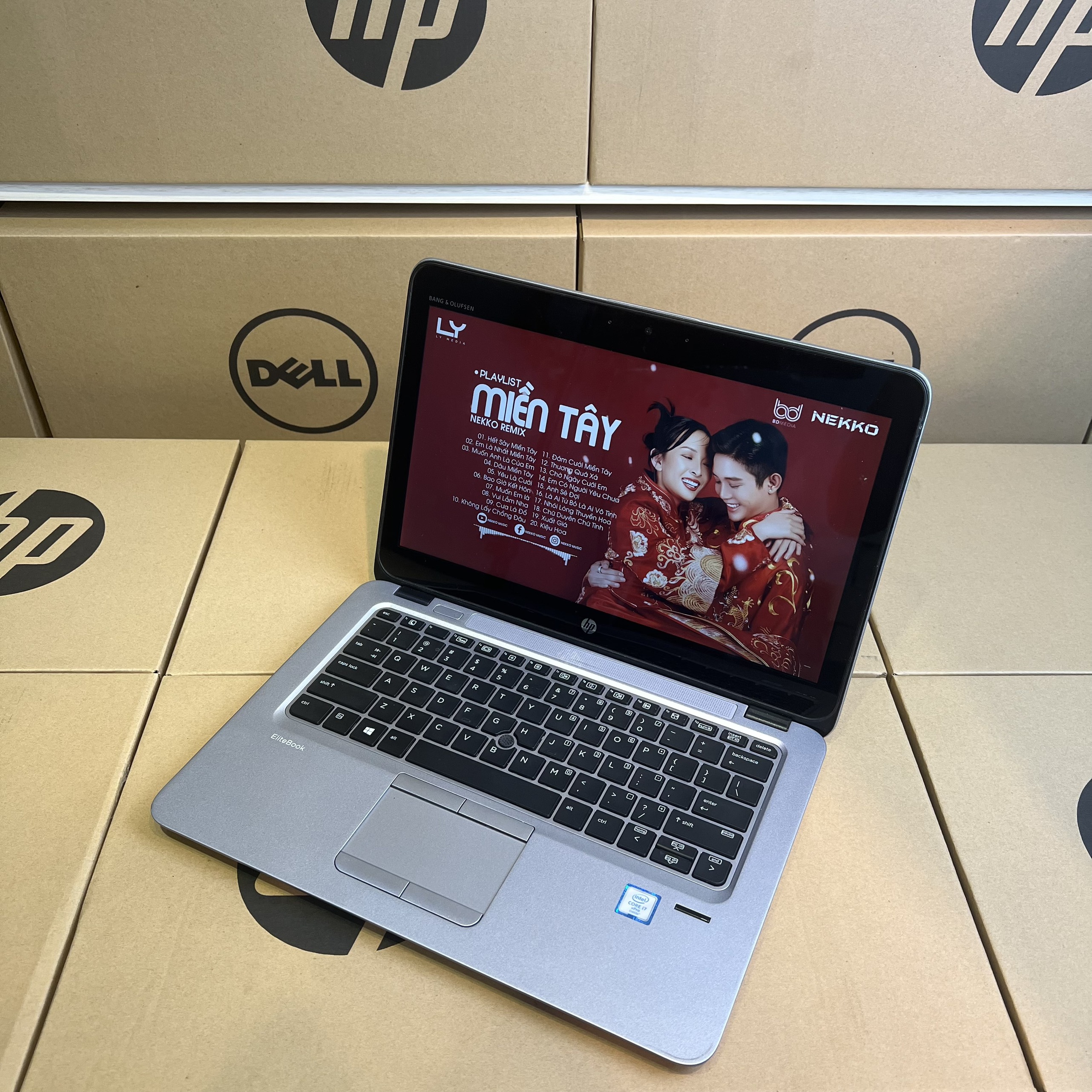 7710 - Laptop HP Elitebook 820 G3 Core i5-6300U Màn hình 12.5 inch - 2