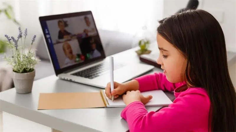 Trẻ em và việc dùng laptop